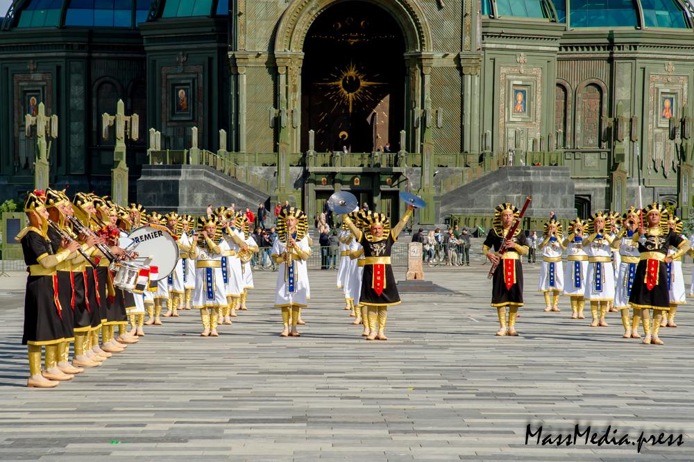 Дневное представление Фестиваля "СПАССКАЯ БАШНЯ - 2022" прошло у Главного Храма Вооруженных Сил Российской Федерации