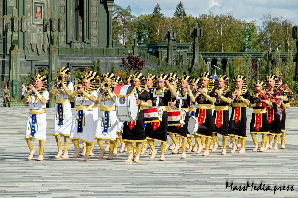Дневное представление Фестиваля "СПАССКАЯ БАШНЯ - 2022" прошло у Главного Храма Вооруженных Сил Российской Федерации