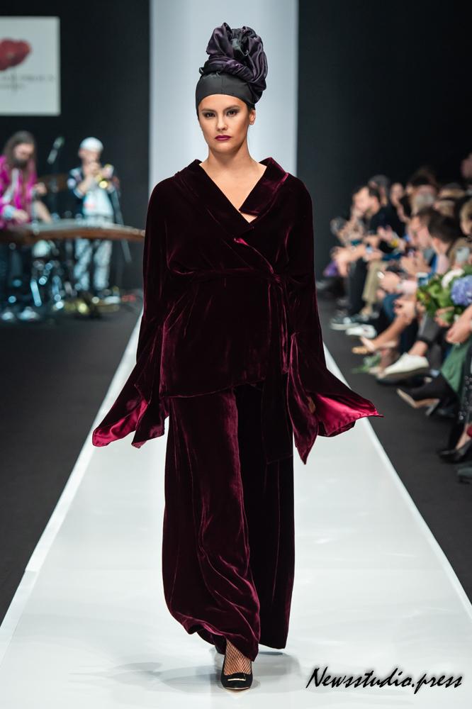 Показ новой коллекции Elena Souproun Couture на Неделе Высокой моды Mercedes - Benz Fashion Week Russia 2018/19