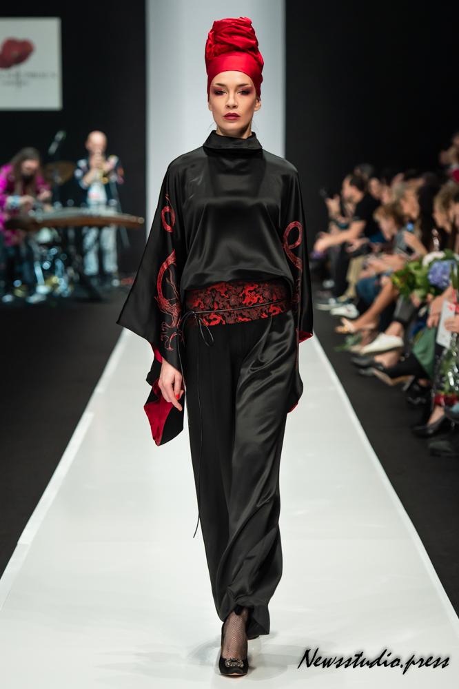 Показ новой коллекции Elena Souproun Couture на Неделе Высокой моды Mercedes - Benz Fashion Week Russia 2018/19