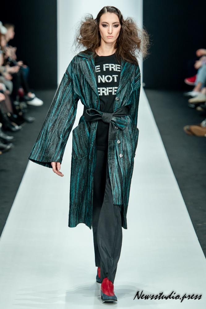 Показ новой коллекции дизайнера IVANOVA PLEASE BE FREE NOT PERFECT на Неделе Высокой моды Mercedes - Benz Fashion Week Russia 2018