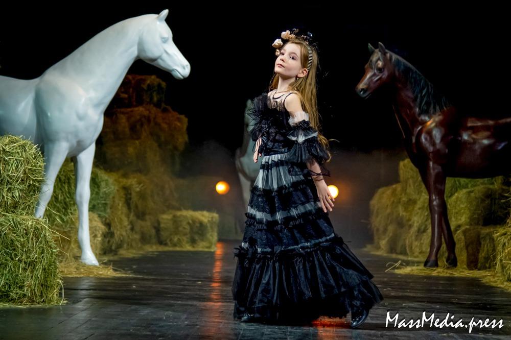 Показ новой коллекции Светланы Грилео на Magic Fashion Week 2023